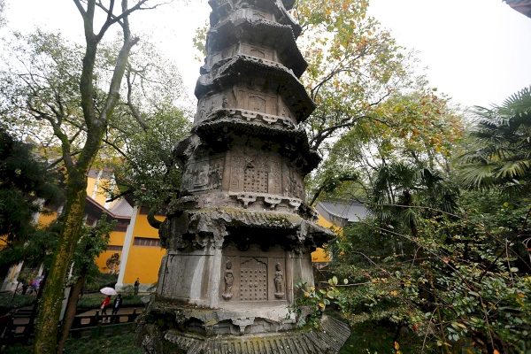 2014.11.08|古剎,破塔。禪寂紅心燒,敵不過千年妄想白蛇纏身。